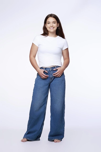 Jaelyn Speck full body portrait